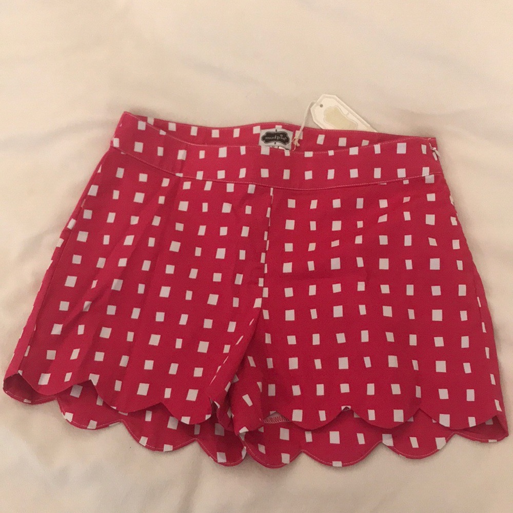 NWT Mud Pie Scalloped hem shorts